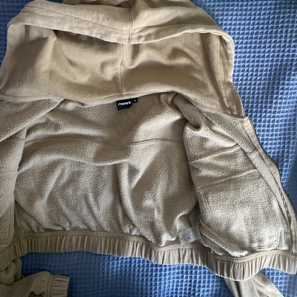 Cropped Cargo Hoodie - Picture 3 of 8